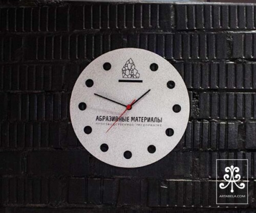 часы с логотипом